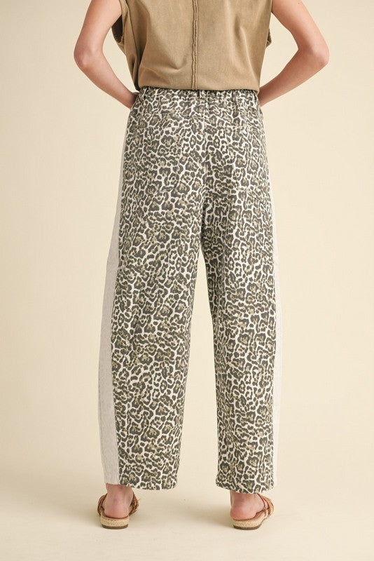 1629 Barrel White Line & Animal Print Pant