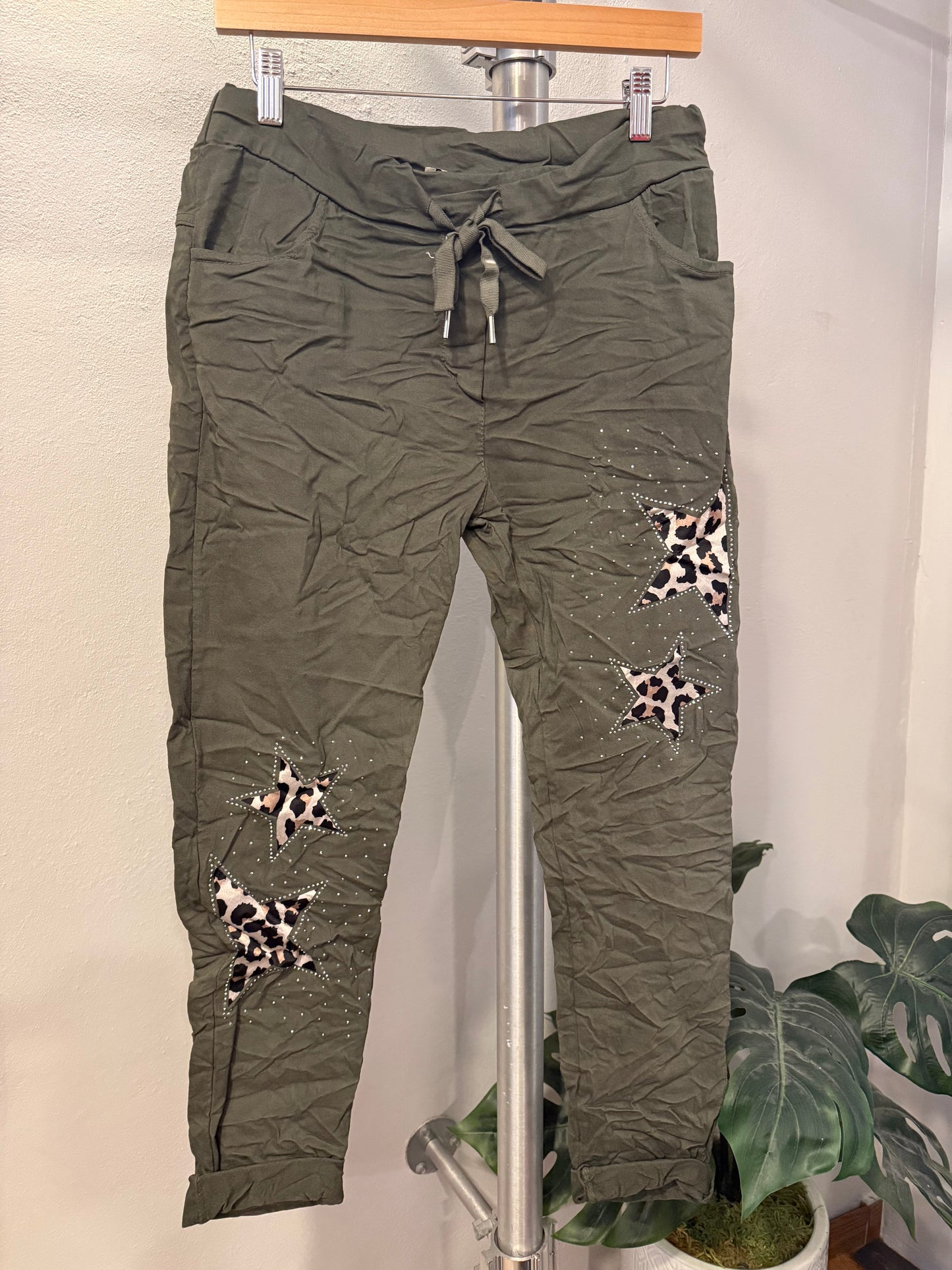 1208 Animal Print Stars Onesize Studded Jogger Pant
