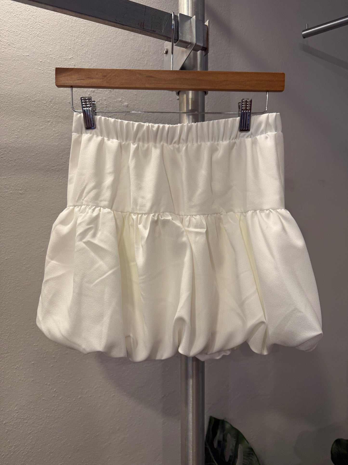 1223 Bubble Solid Skort