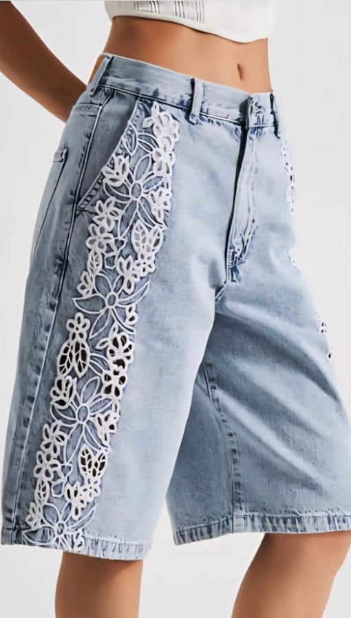 1654 White Lace Denim Bermuda