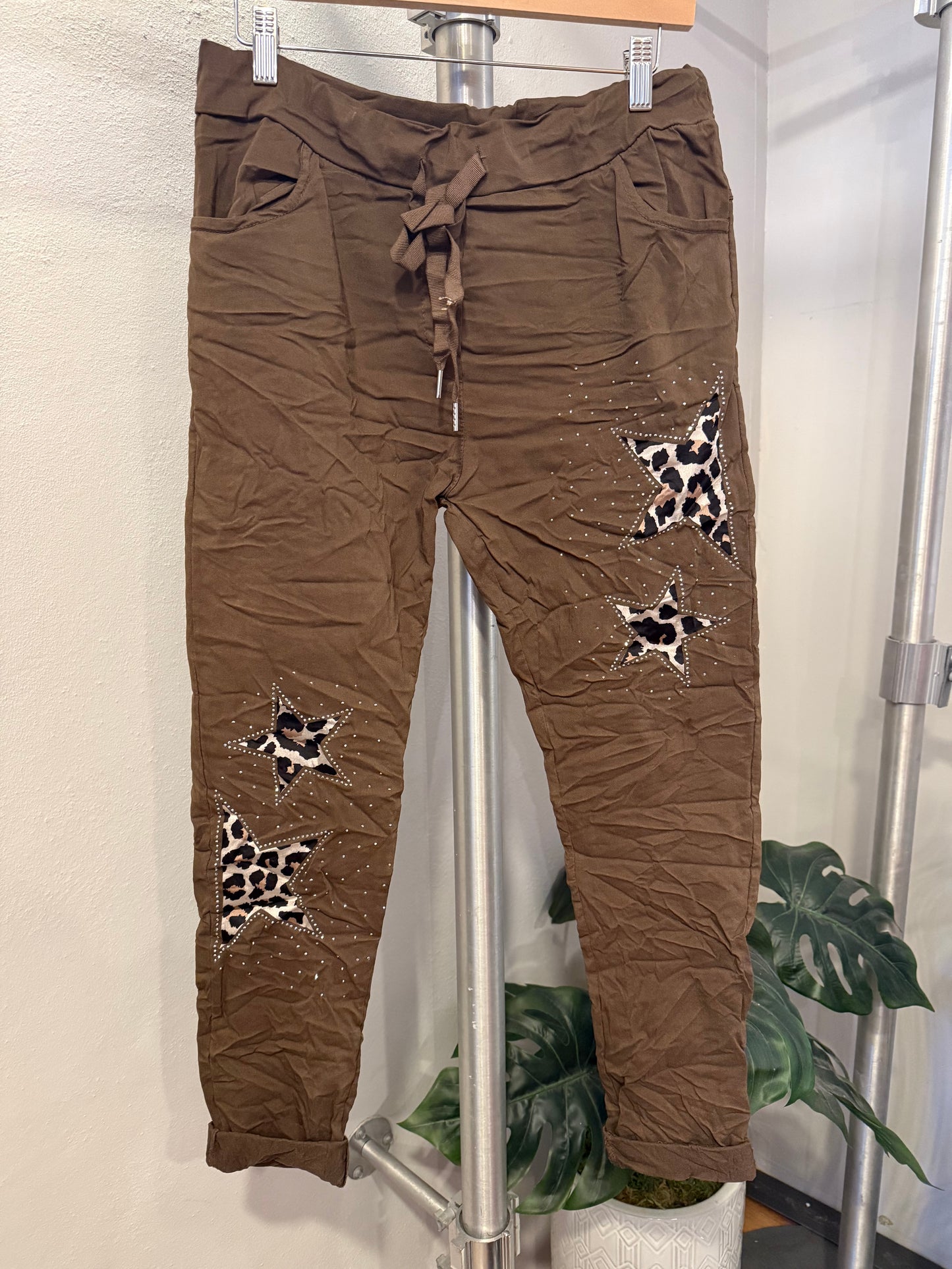 1208 Animal Print Stars Onesize Studded Jogger Pant