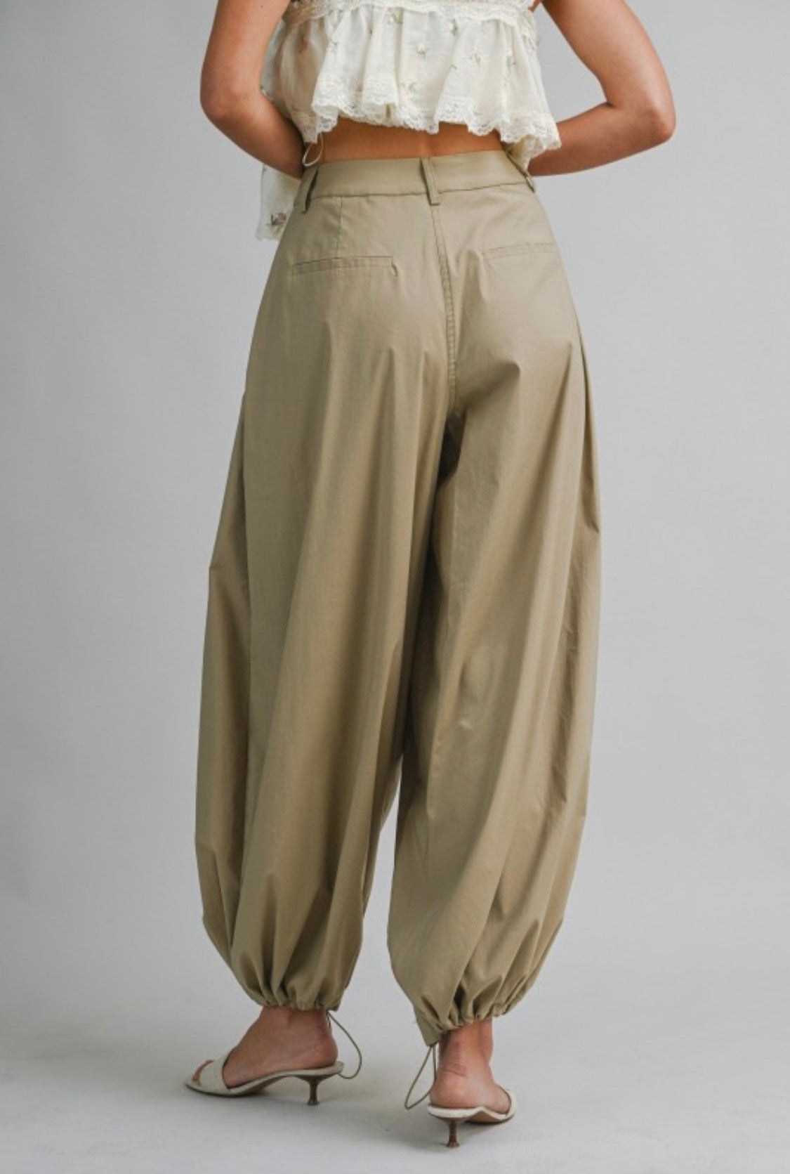 2443 Pleated Ballon Pant