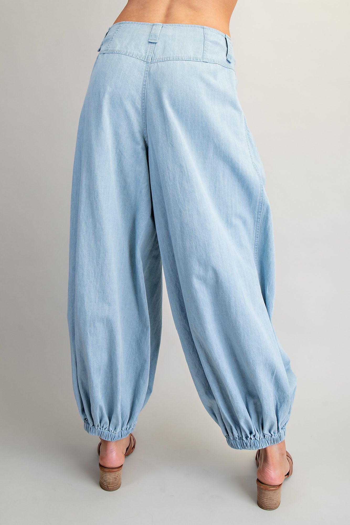 2219 Light Blue Linen Barrel Pant