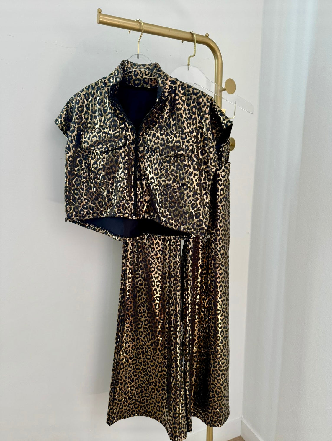 1227 WhiteBerry Onesize Animal Print Metallic Pant Set
