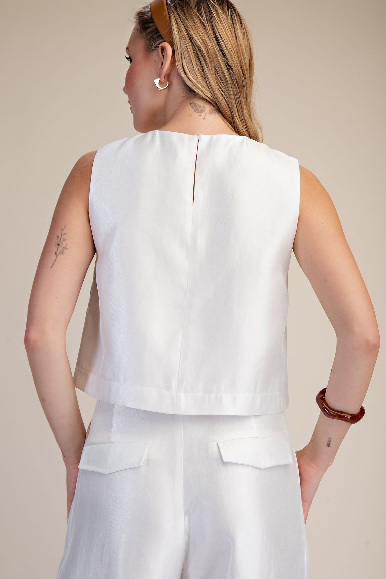 2324 3 Buttons Crop Top