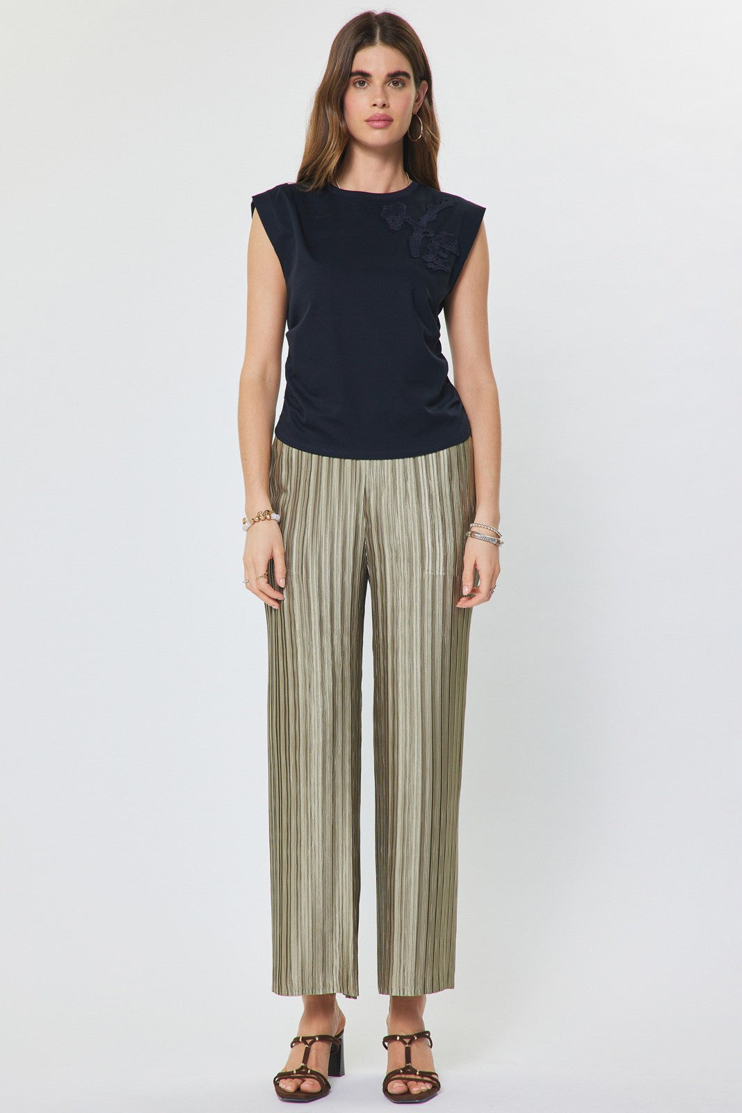 2563 Embroidered Round Neck Top