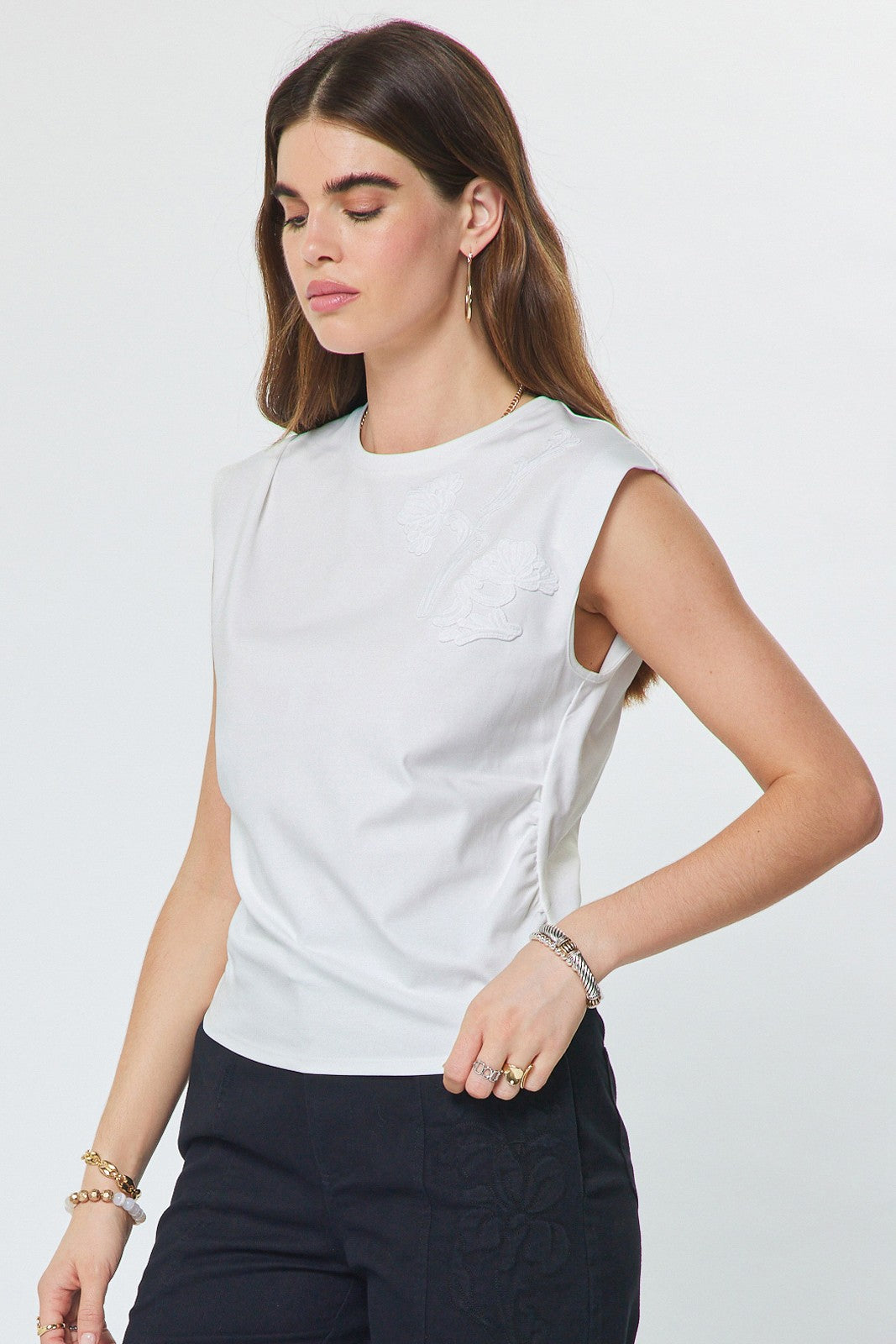 2563 Embroidered Round Neck Top