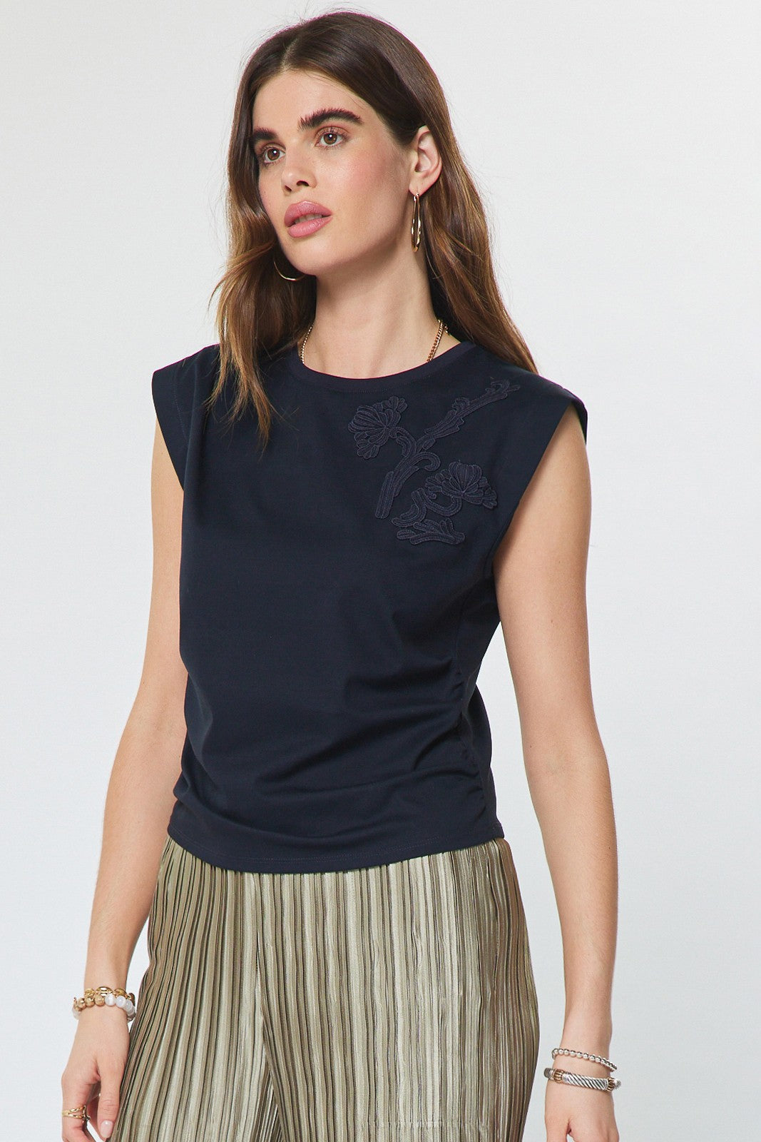 2563 Embroidered Round Neck Top