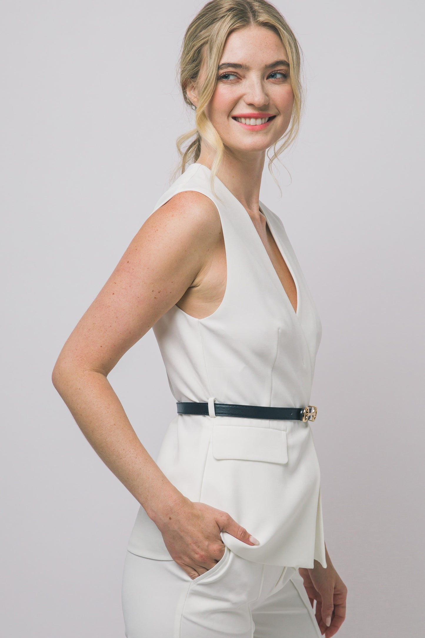2582 V-Neck Belted Vest