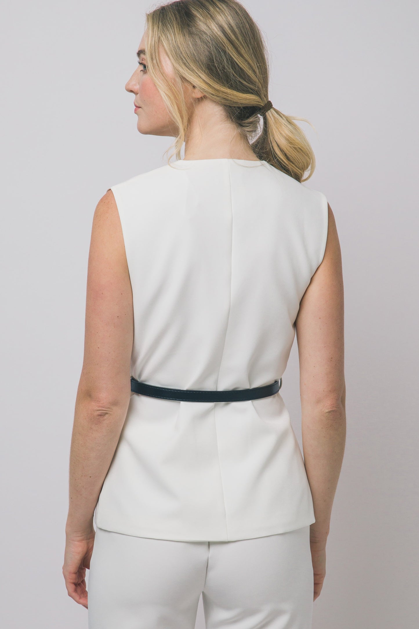 2582 V-Neck Belted Vest