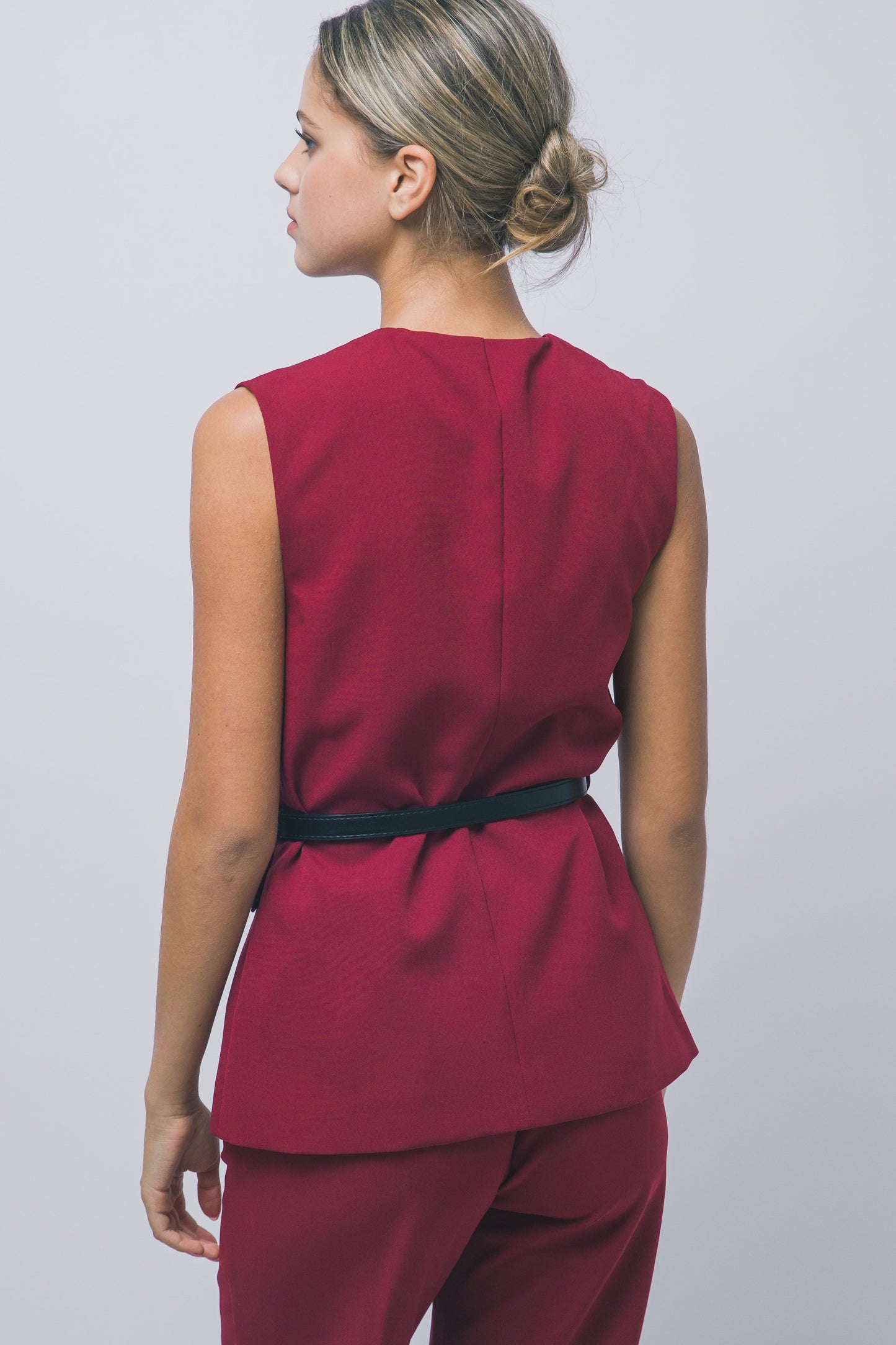 2582 V-Neck Belted Vest