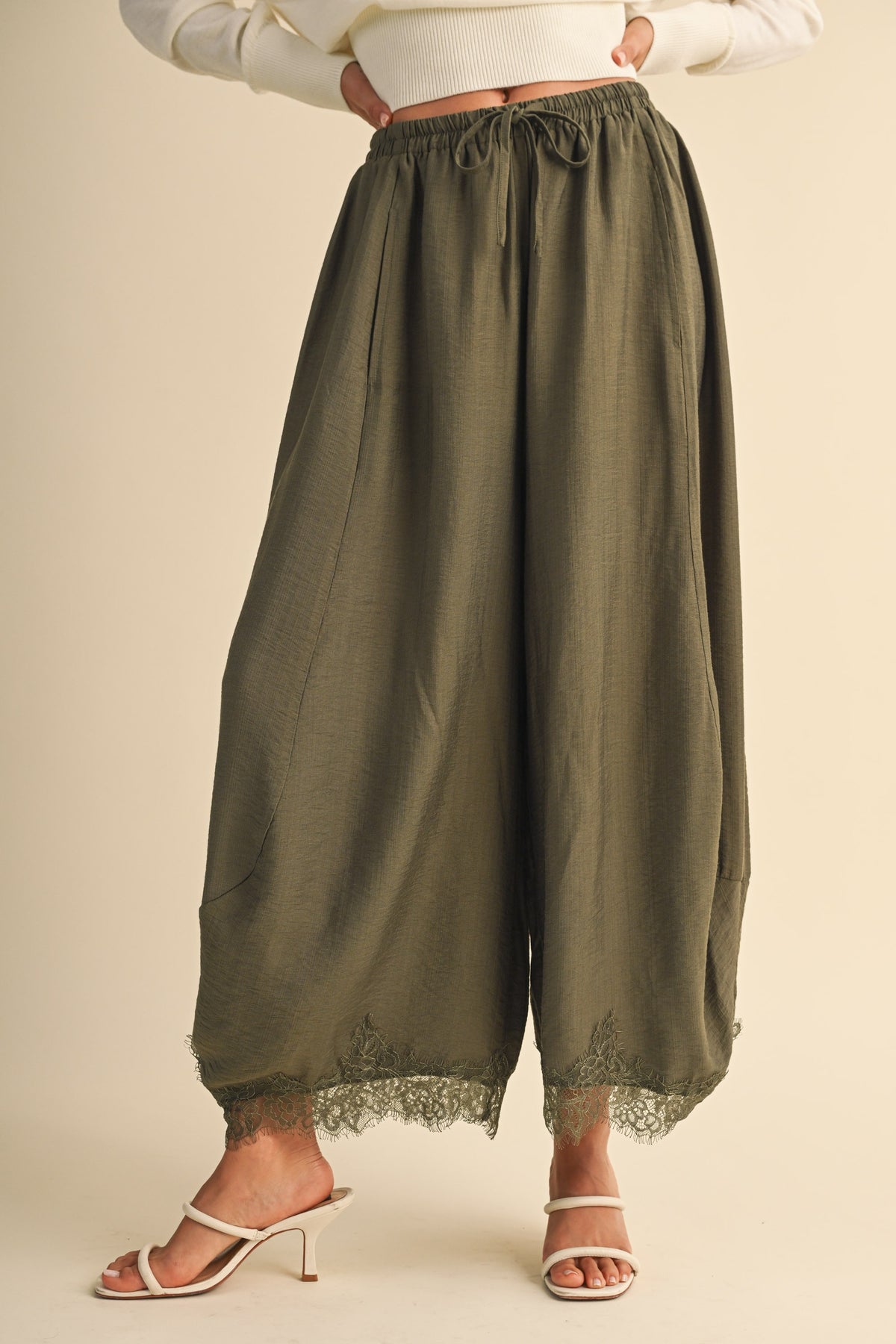2735 Olive Barrel Pant With Lace Trim