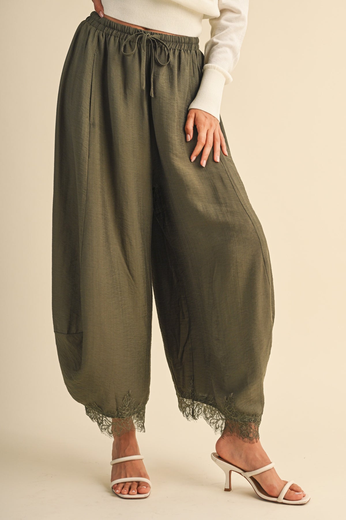 2735 Olive Barrel Pant With Lace Trim