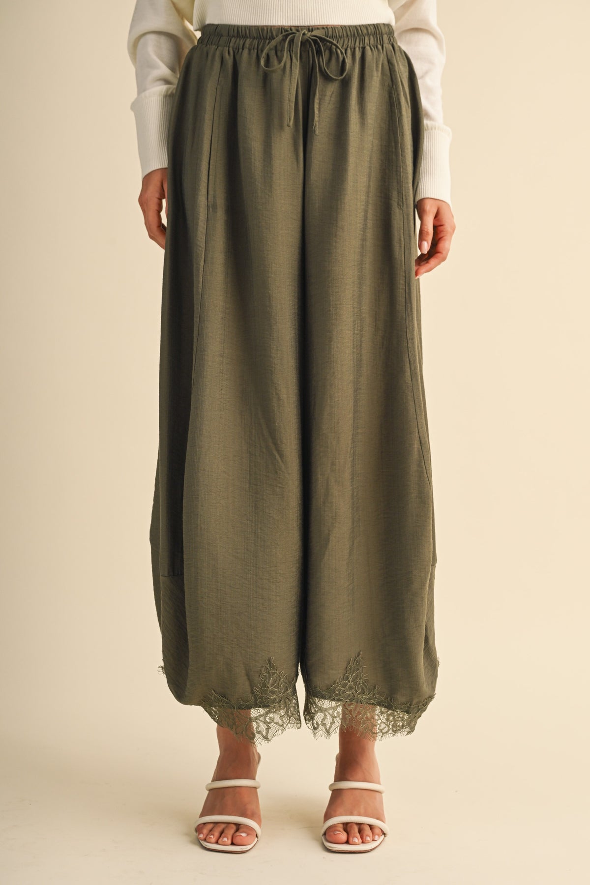 2735 Olive Barrel Pant With Lace Trim