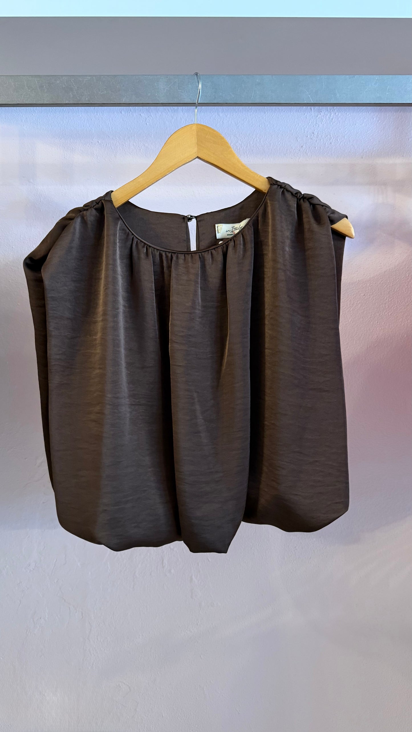 2601 Made In Italy Satin Muscle Top