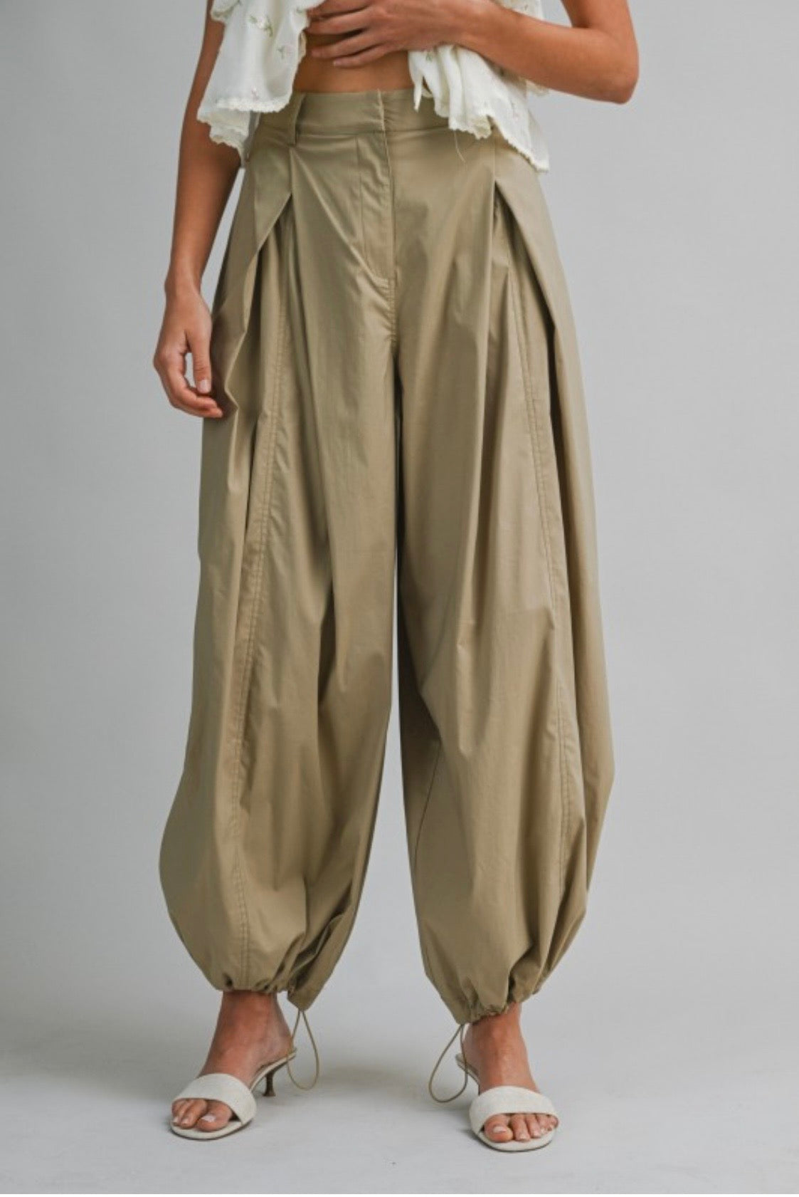 2443 Pleated Ballon Pant