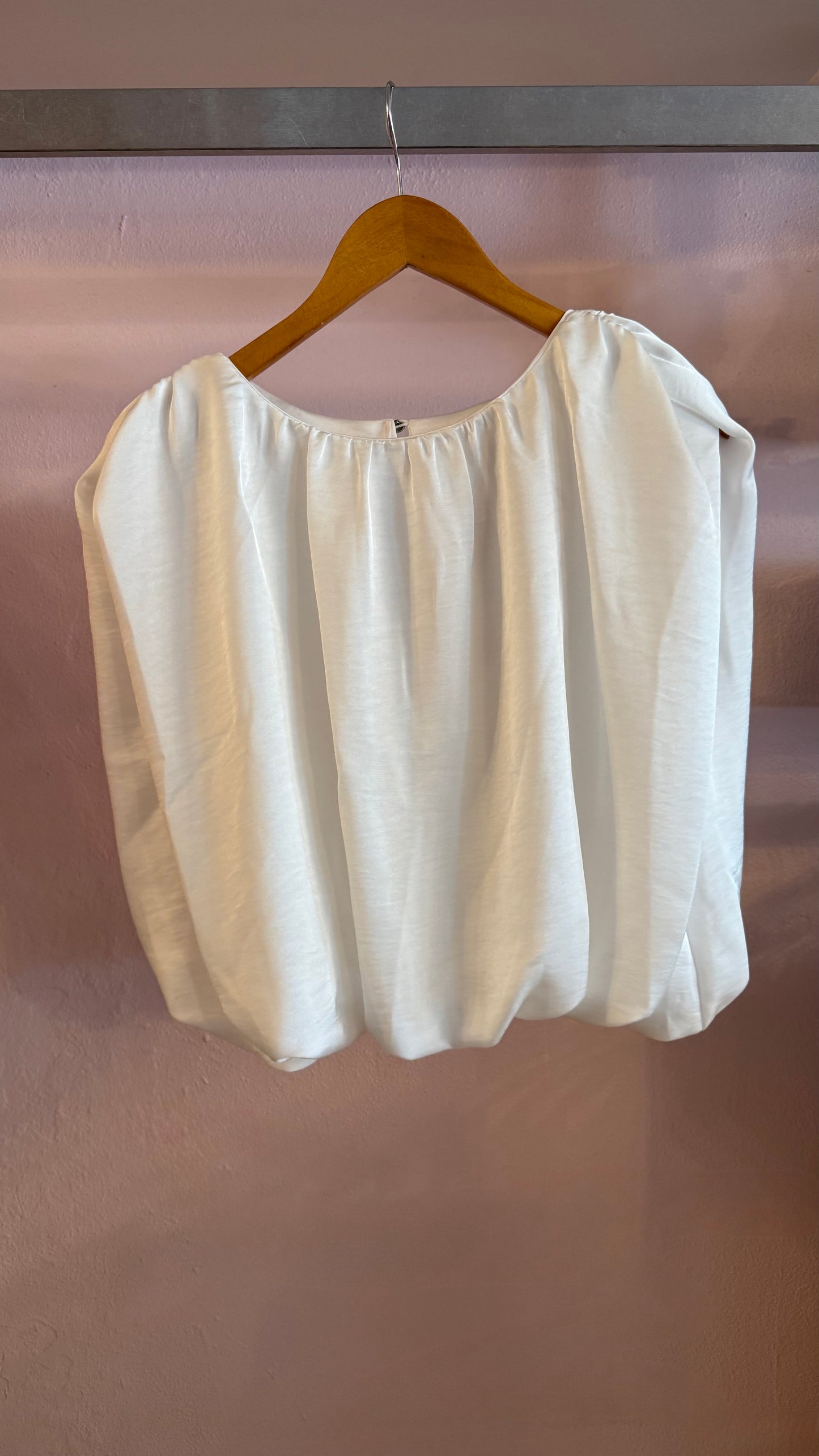 2601 Made In Italy Satin Muscle Top