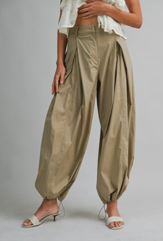 2443 Pleated Ballon Pant