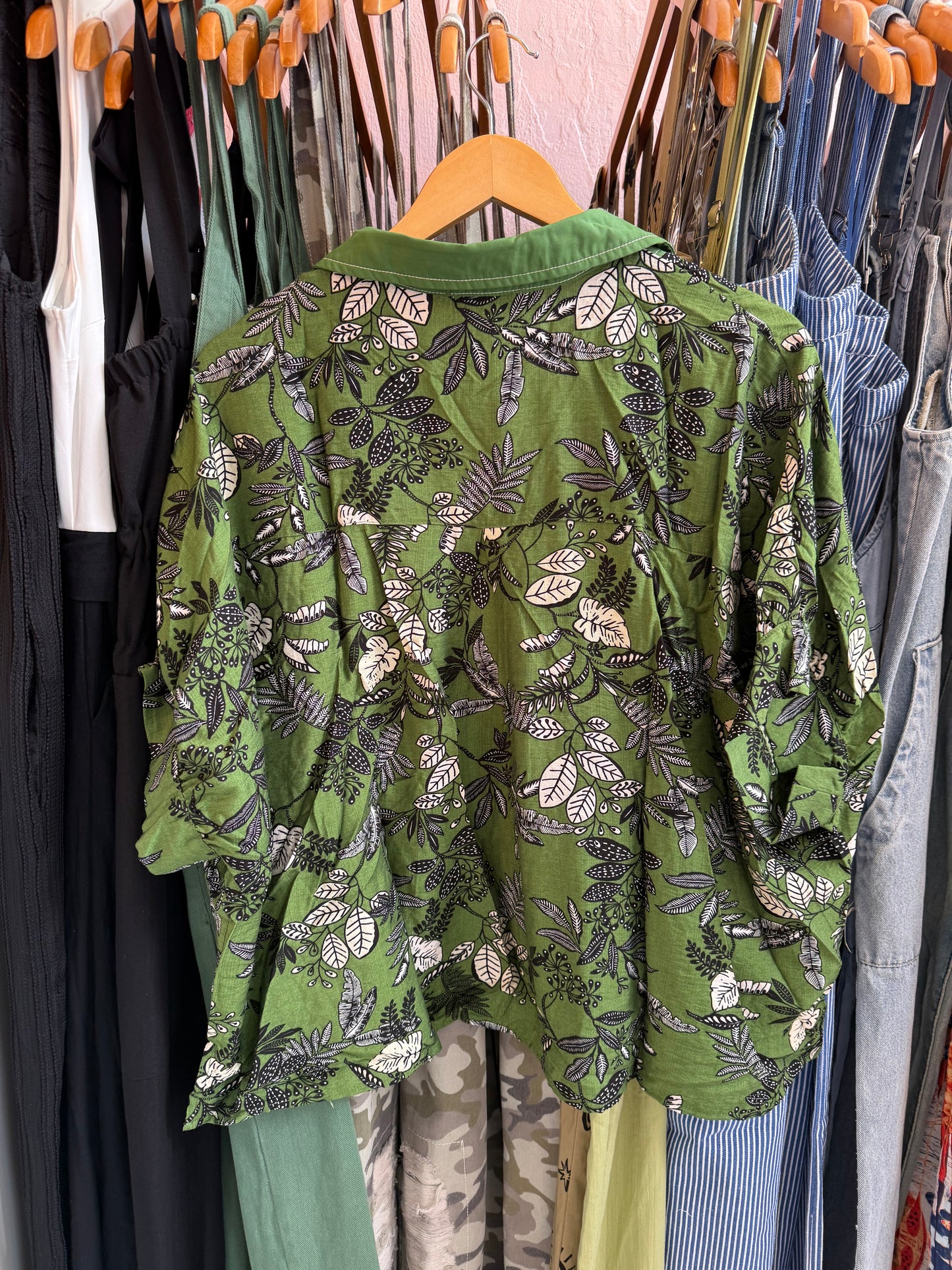 1699 V-Neck Floral Olive Top
