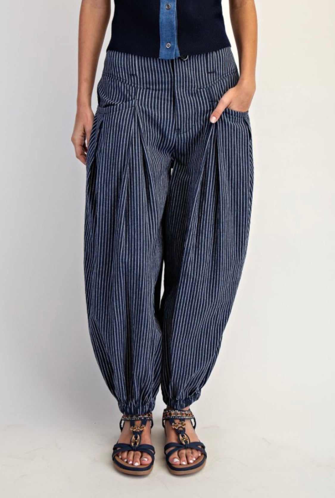 2570 Striped Navy Barrel Pant