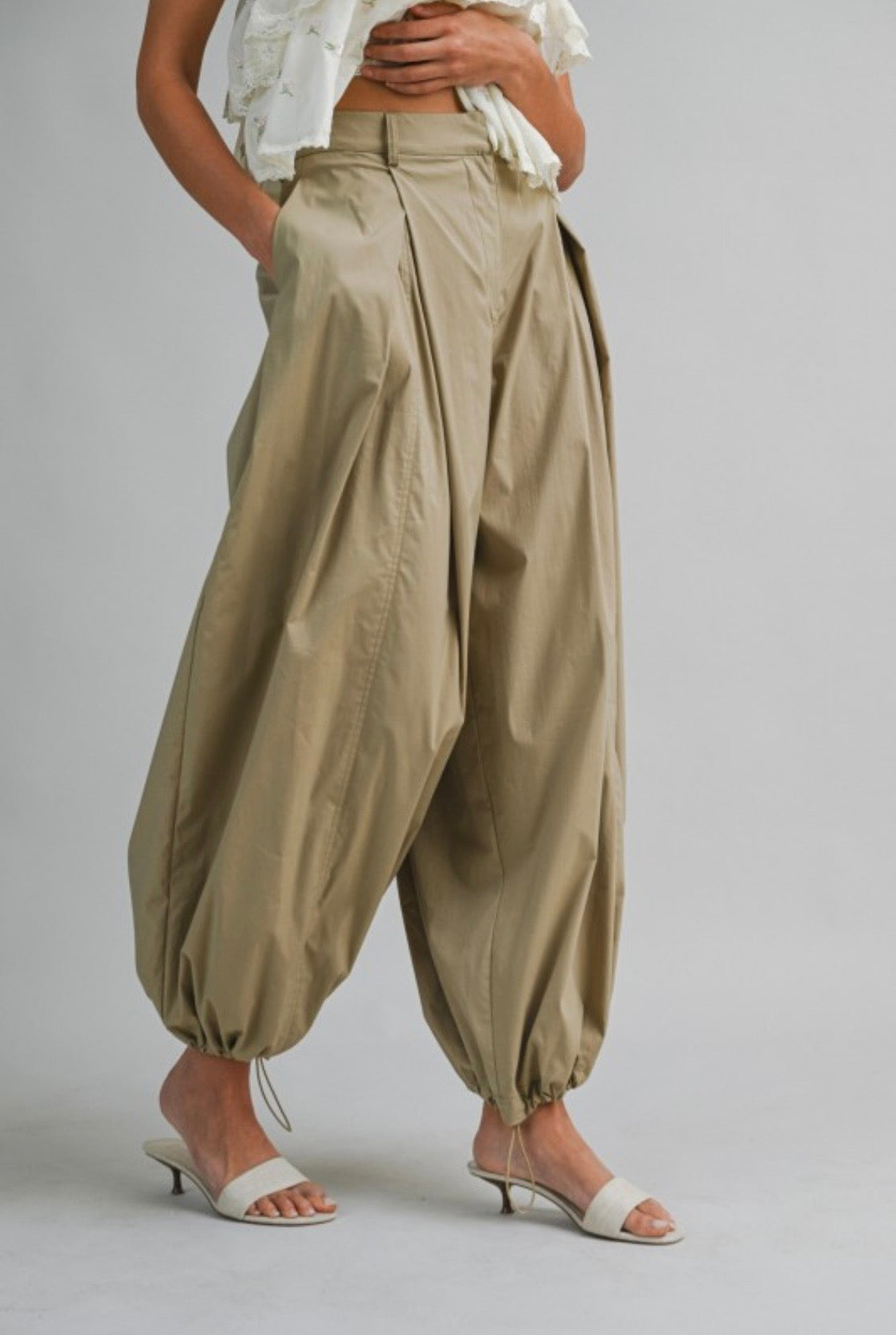 2443 Pleated Ballon Pant