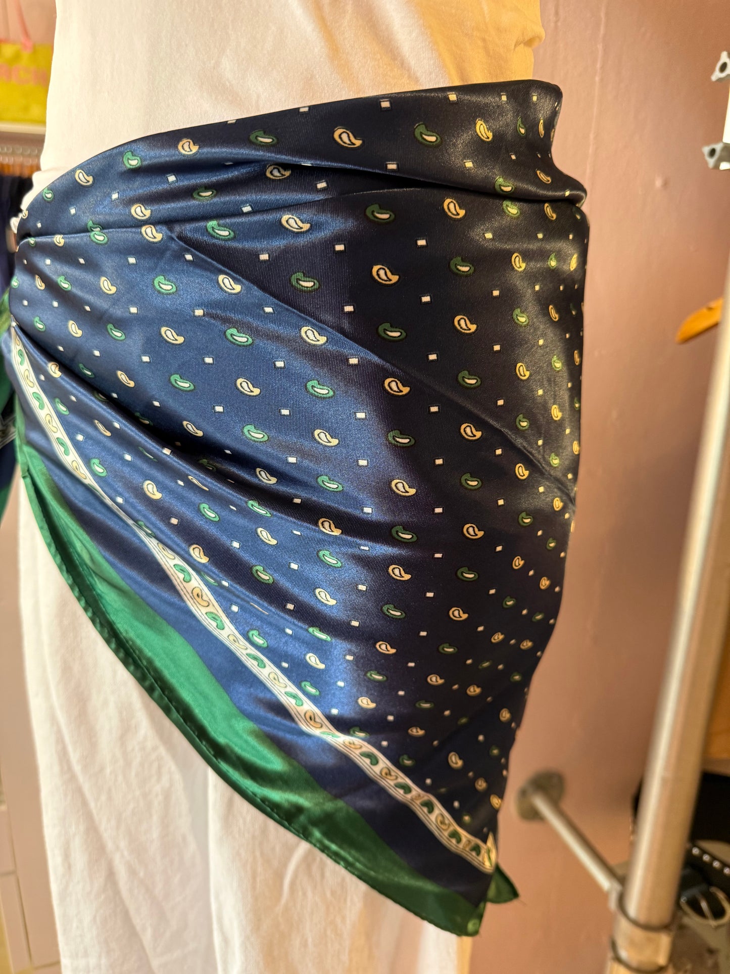 2406 Scarf 30"x30"