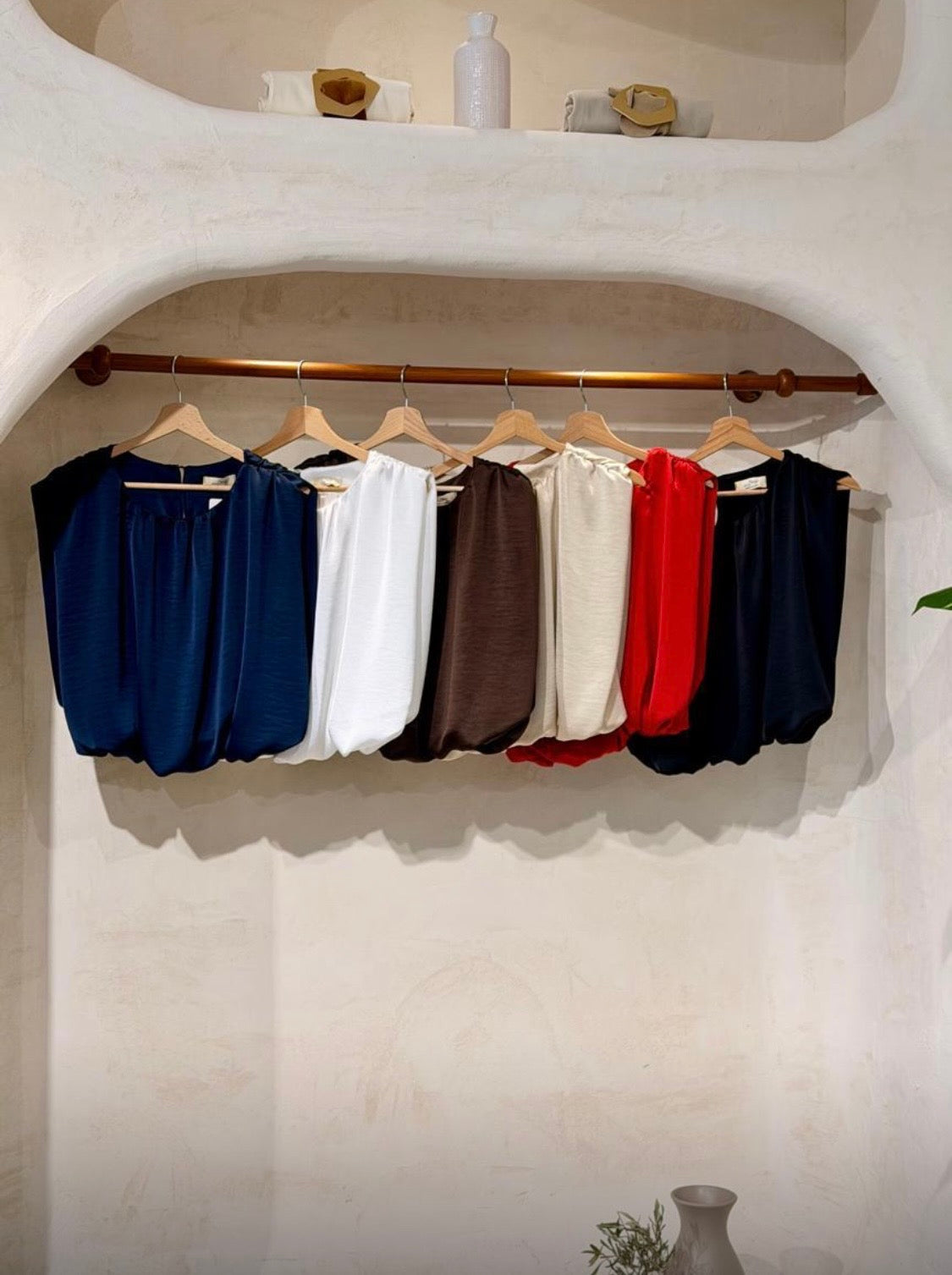2601 Made In Italy Satin Muscle Top